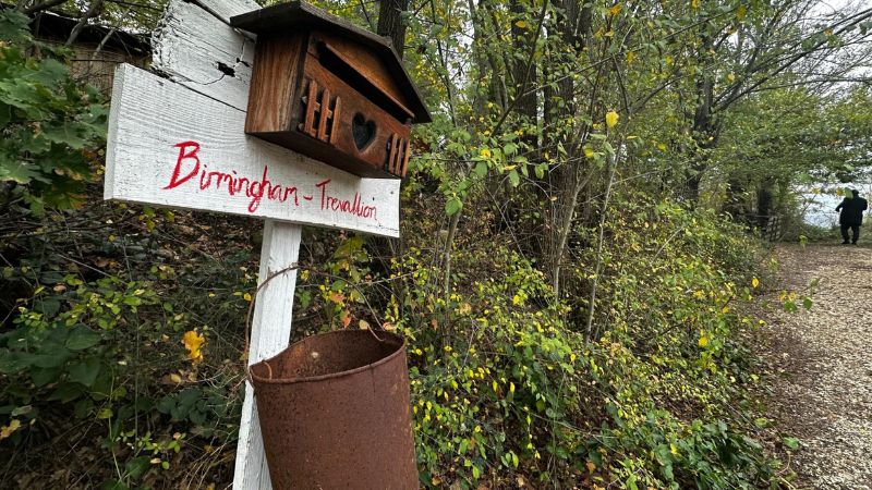 La famiglia nel bosco: tra vita alternativa e società chiusa