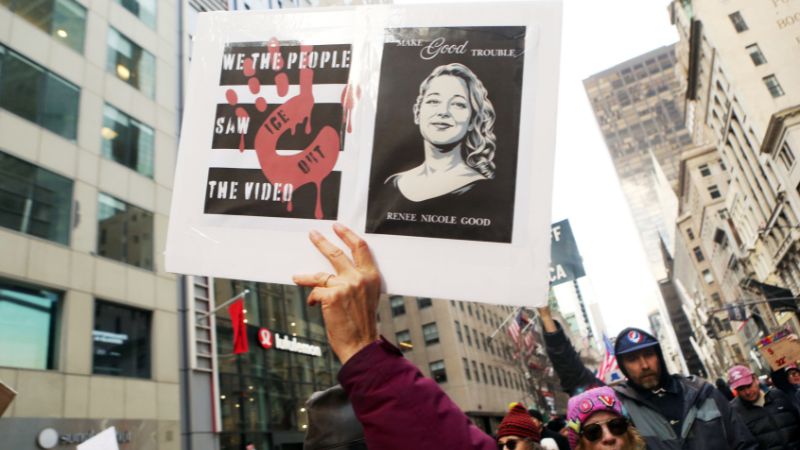 Omicidio Renee Good: L'ombra della Diffamazione Prima della Tragedia